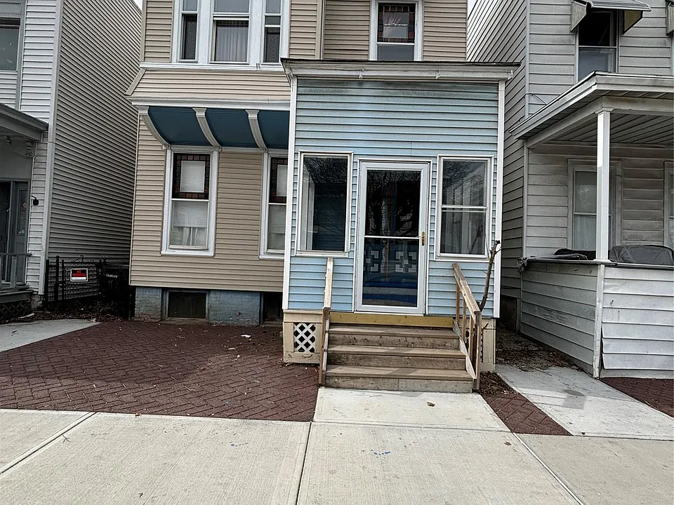 135 5th Ave