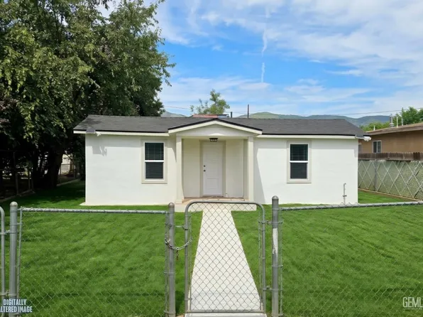 7900 Alden St, Lamont, CA 93241