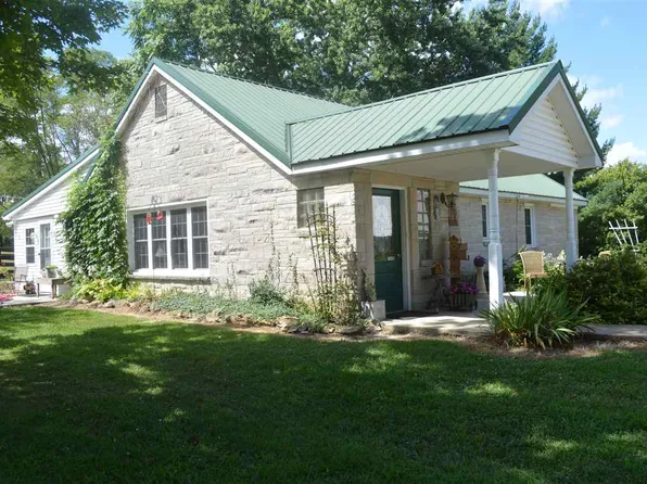 1616 Hidden Acres Dr, Bedford, IN 47421