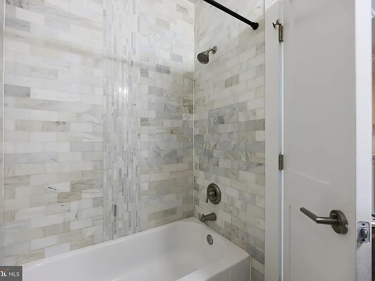 1100 Holbrook Ter NE #1 — Photo 16