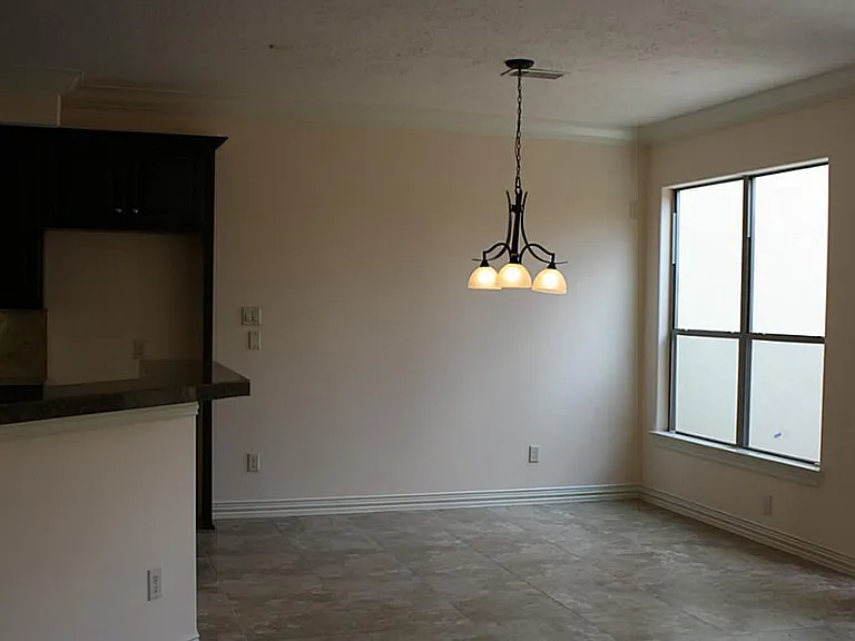 2046 Palm Forest Ln — Photo 9