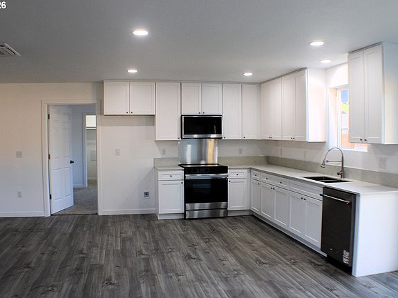 5th image of 203 Henry St