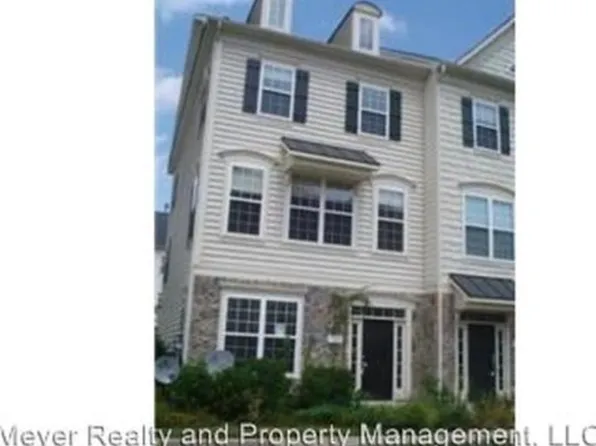 737 Chevington Ct, Woodbridge, VA 22191