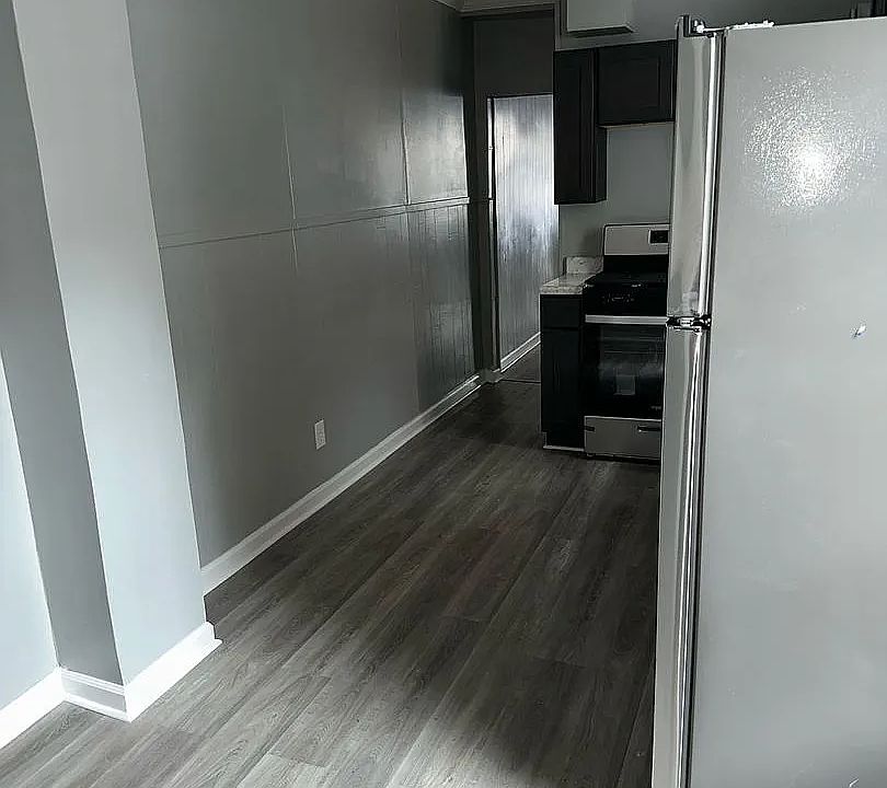 1st image of 838 Beatty St