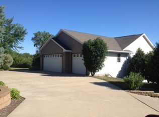 210 Lom St, Combined Locks, WI 54113