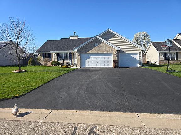 3rd image of 5853 Dusty Ln