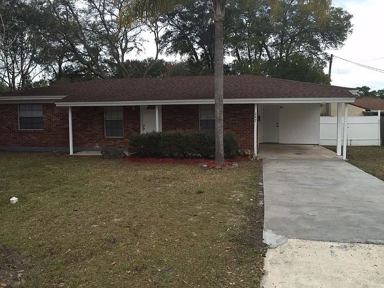 247 Oakwood Dr — Photo 1