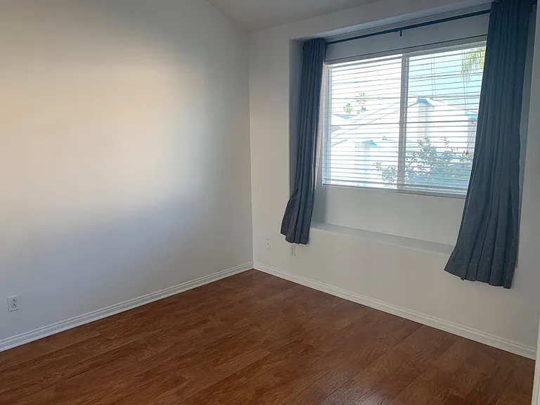 8644 La Salle St — Photo 2