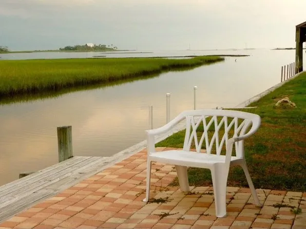 225 8th Ave E, Horseshoe Beach, FL 32648