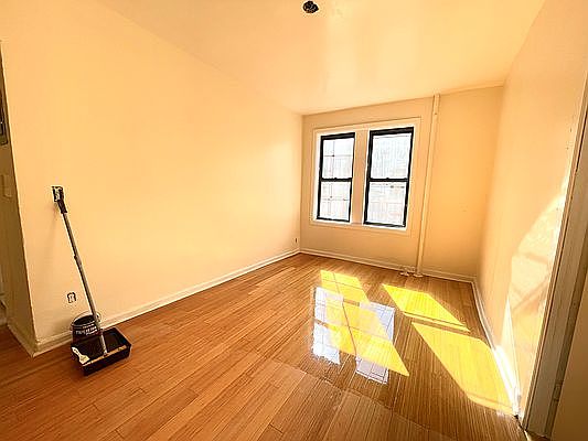 4th image of 1906 Ditmars Blvd #5