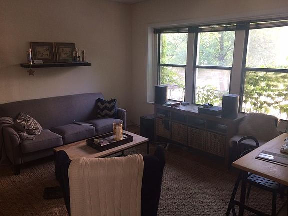 2nd image of 1105 W Barry Ave #1E