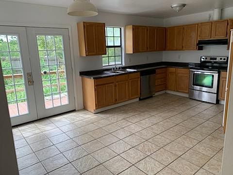 Large eat-in kitchen