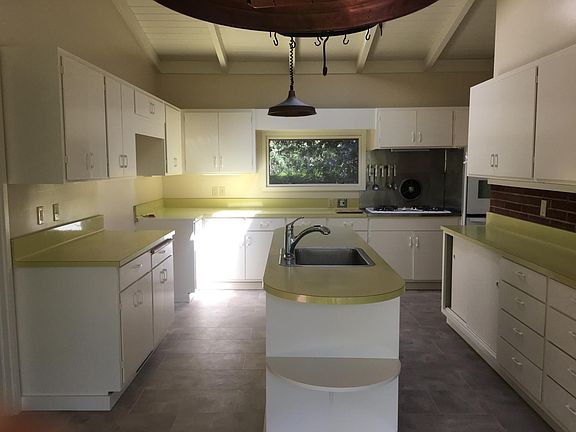 2nd image of 1510 Sobre Vista Dr