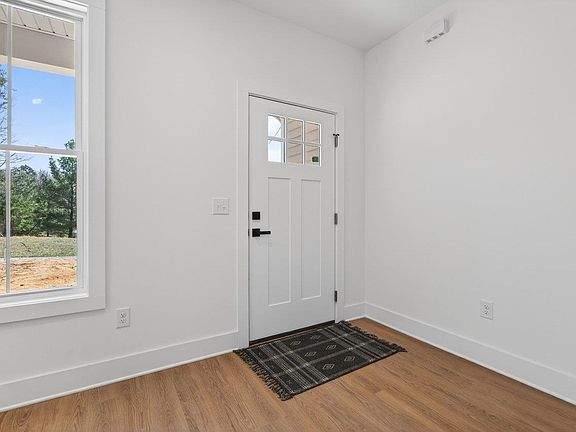 4th image of 487 Pocahontas Ave