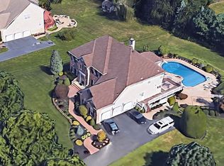 6 Plantation Dr, Freehold, NJ 07728