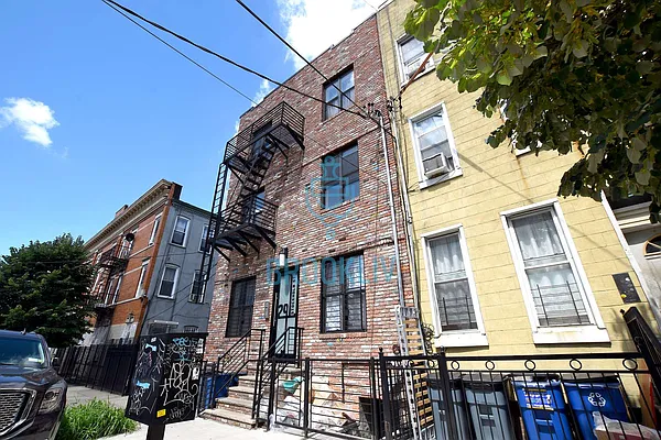 Rented by null | media 36