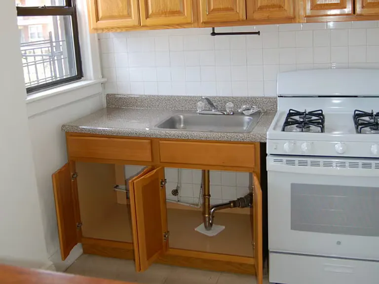 411 Warburton Ave — Photo 4