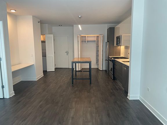 4th image of 210 W Kinzie St Floor 2