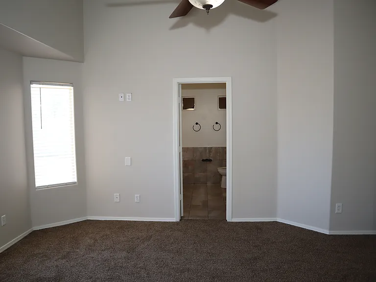 10998 W Griswold Rd — Photo 11