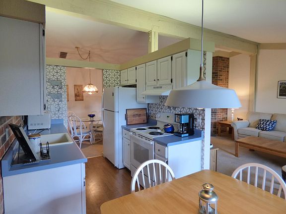 2nd image of 36 Abbey Villa Cir Unit F