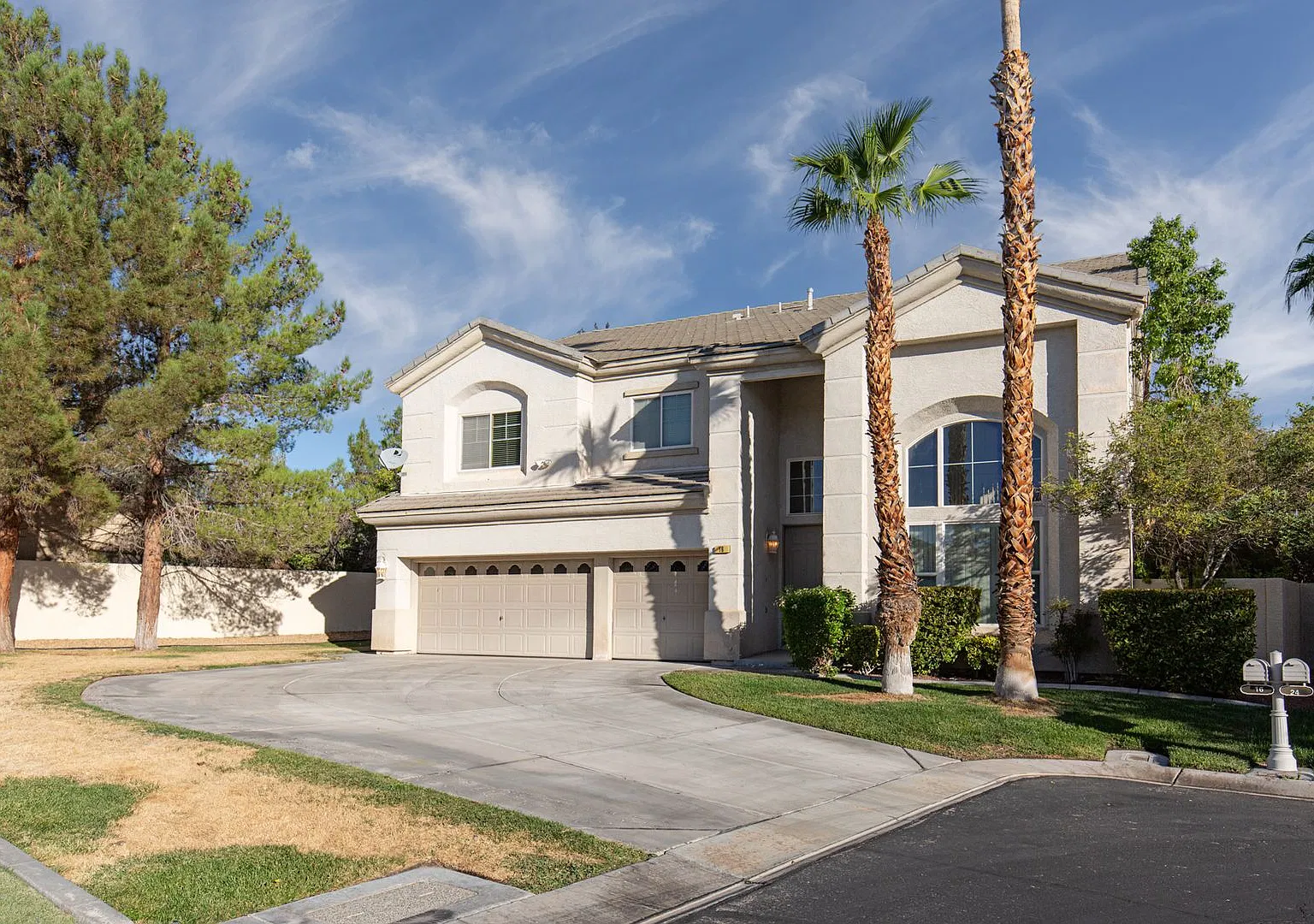 Enormous 6 bedroom home in guard gated Rhodes Ranch — Photo 3