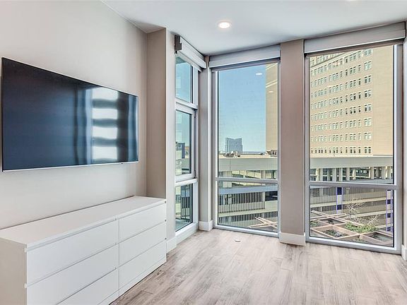 4th image of 500 Throckmorton St APT 706