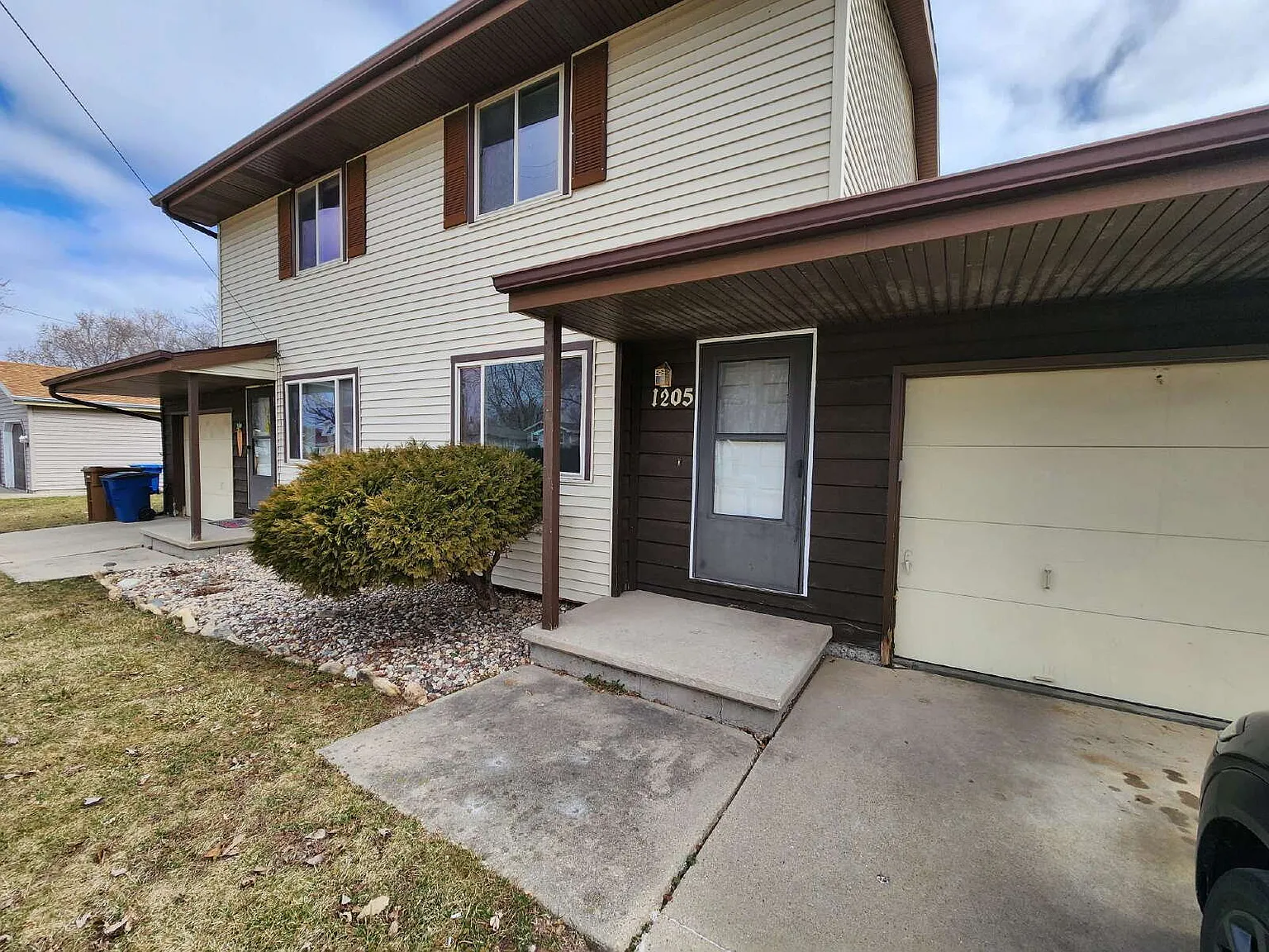 2 bed, 1.5 bath, 968 sqft, $1,380 — Photo 3
