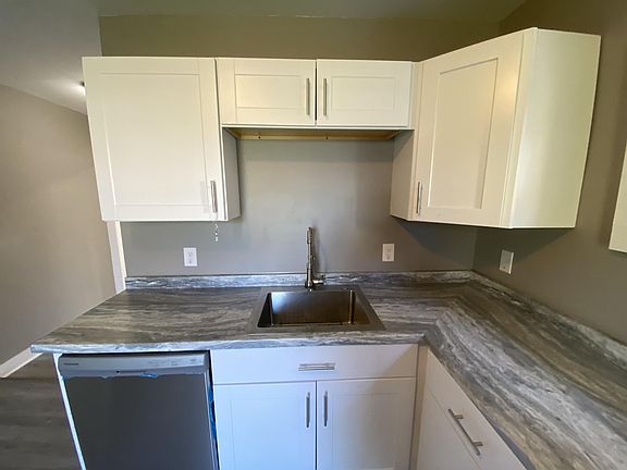 4th image of 284 Carolina St #1