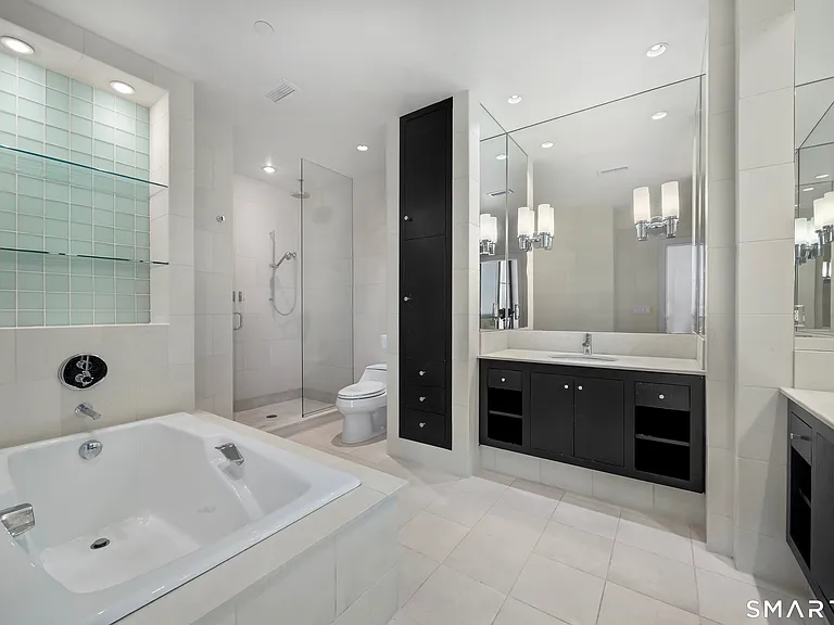 100 Parrott Dr #1106 — Photo 16