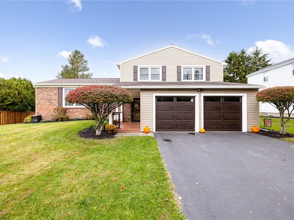 5838 Walnut Dr, Farmington, NY 14425