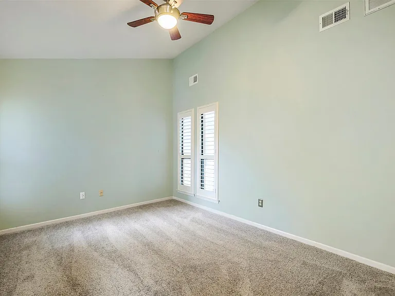 208 Crescent Blf — Photo 19
