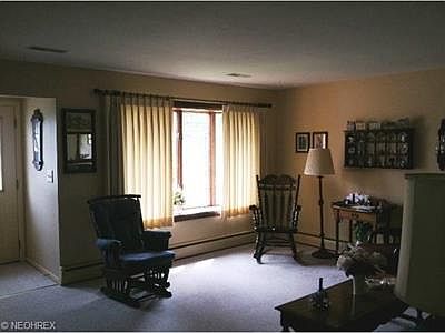 3rd image of 1832 Skyline Dr