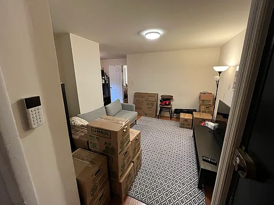 Rented by Urban Real Estate Property Group Inc | media 6