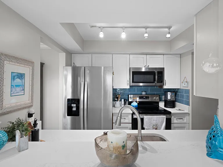 233 NE Edgewater Dr #104 — Photo 16