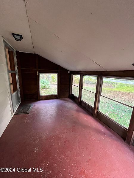 4th image of 742 Dean Road