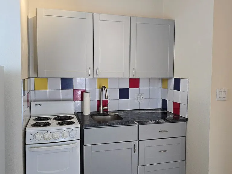 312 Vassar Dr SE — Photo 28