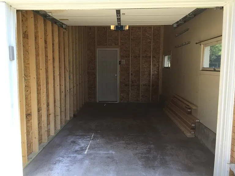 1026 W Lorain St — Photo 26