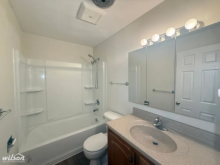 11 Hall Ave — Photo 8