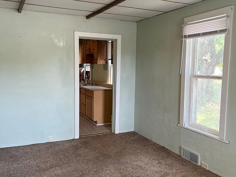 2511 NE Adams St — Photo 4