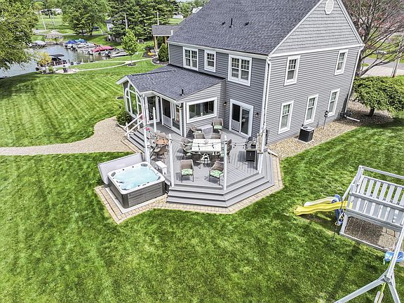 2nd image of 118 Sprague Dr