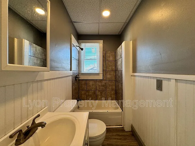 106-108 Winsor St #3 — Photo 3