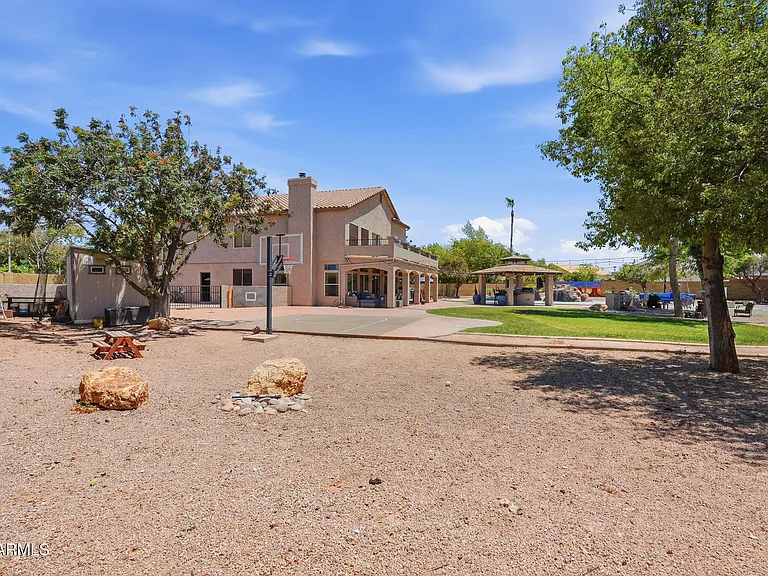 2575 E Drake St — Photo 43