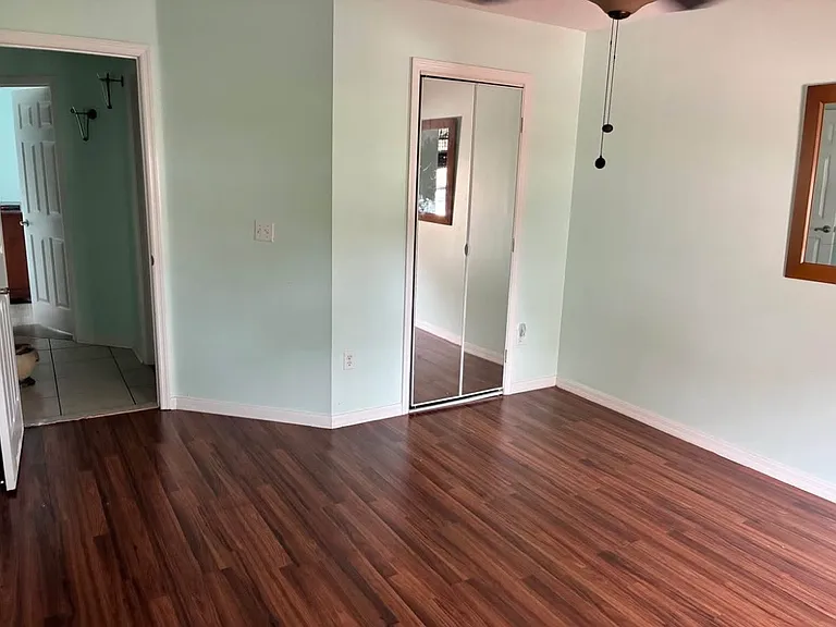 2418 SW Bayshore Blvd — Photo 3