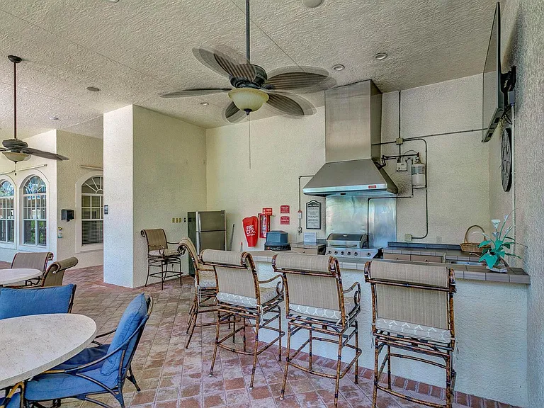 9303 Myrtlewood Cir W — Photo 26
