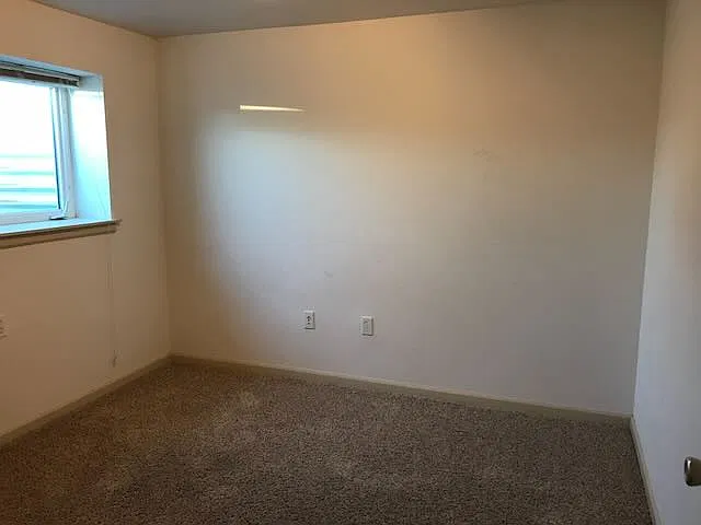 4 bed, 2106 sqft, $2,500 — Photo 3