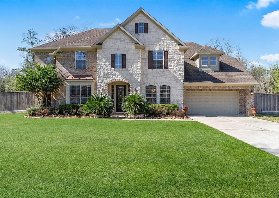 Rare Find in the Highly Desired Community of Silverstone!