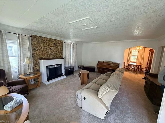 2nd image of 135 Howe St