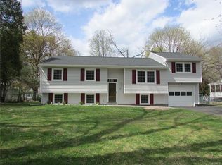 22 Split Tree Dr, New Windsor, NY 12553