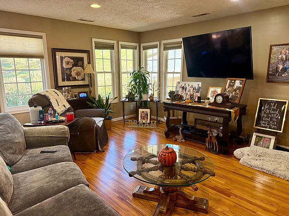 4th image of 252 Boxwood Cir