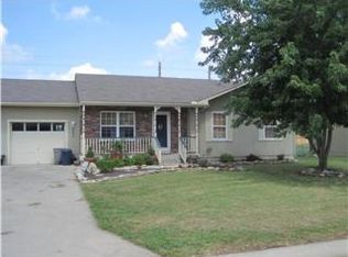 802 Bobwhite Dr, Peculiar, MO 64078